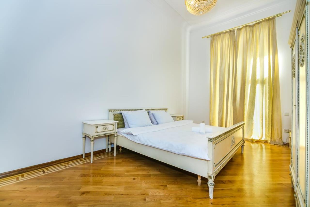 Apartment White In The Nizami Street Baku
