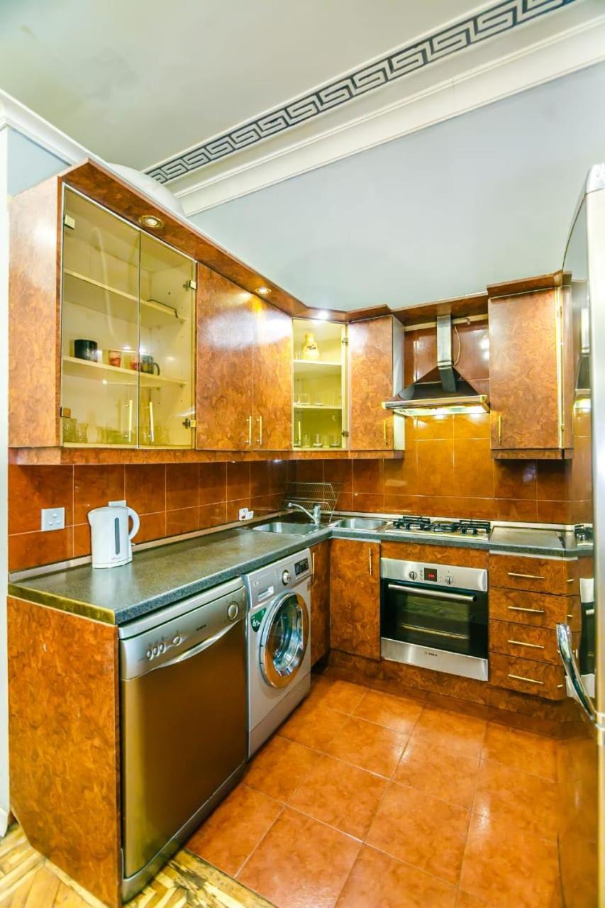 White In The Nizami Street Apartment *