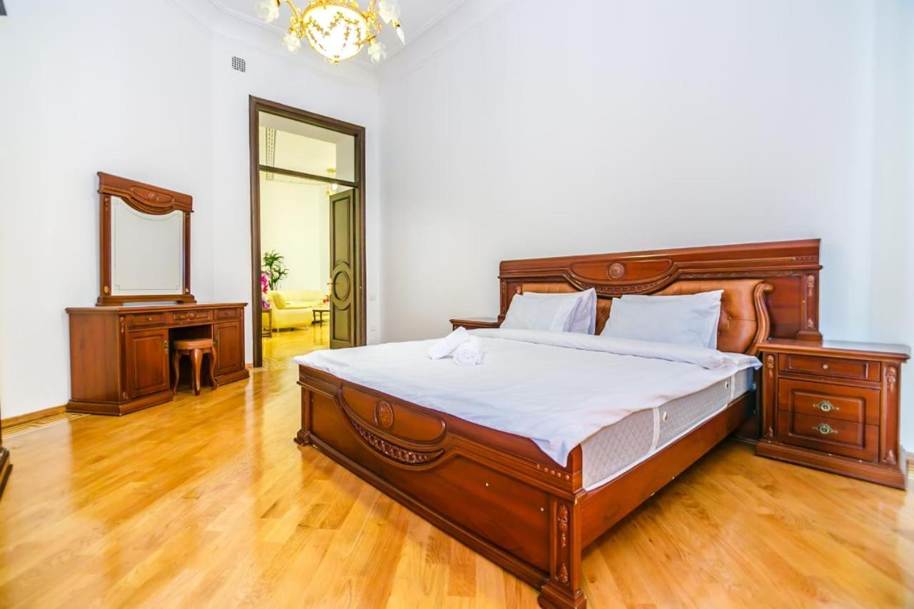 Apartment White In The Nizami Street *