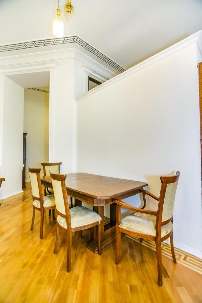 Apartment White In The Nizami Street