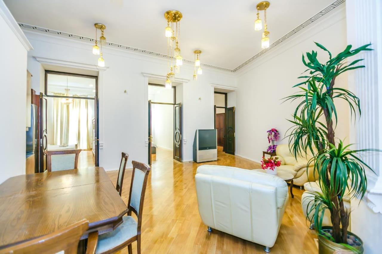 White In The Nizami Street Apartment *
