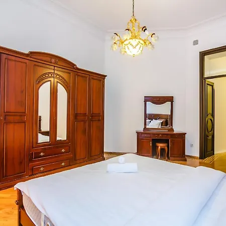 White Apartment In The Nizami Street Baku Exterior photo